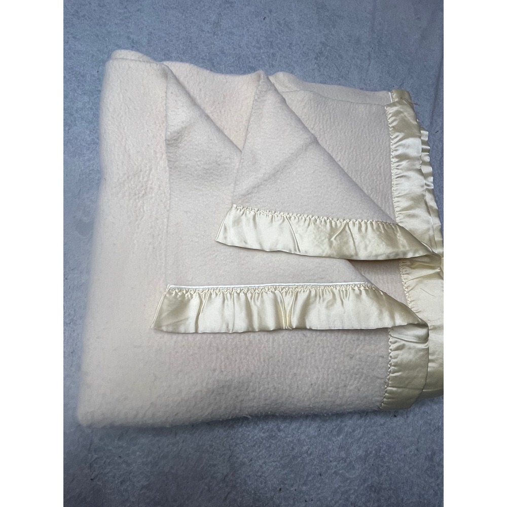 Vintage‎ 82"x82" Lutrellia butter Cream Acrylic Blanket Satin Ruffle Trim USA